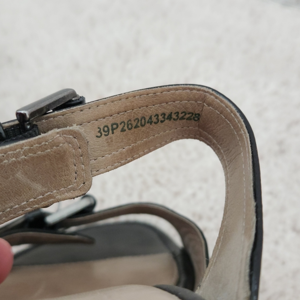 Ecco Classy & Comfortable Black Patent Buckle Slide Sandals - Picture 6 of 7